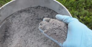 Зола от сжигания растительных отходов - как она помогает повышению урожайности Зола от сжигания растительных отходов - как она помогает повышению урожайности